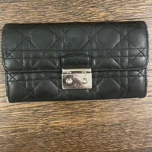 Dior wallet